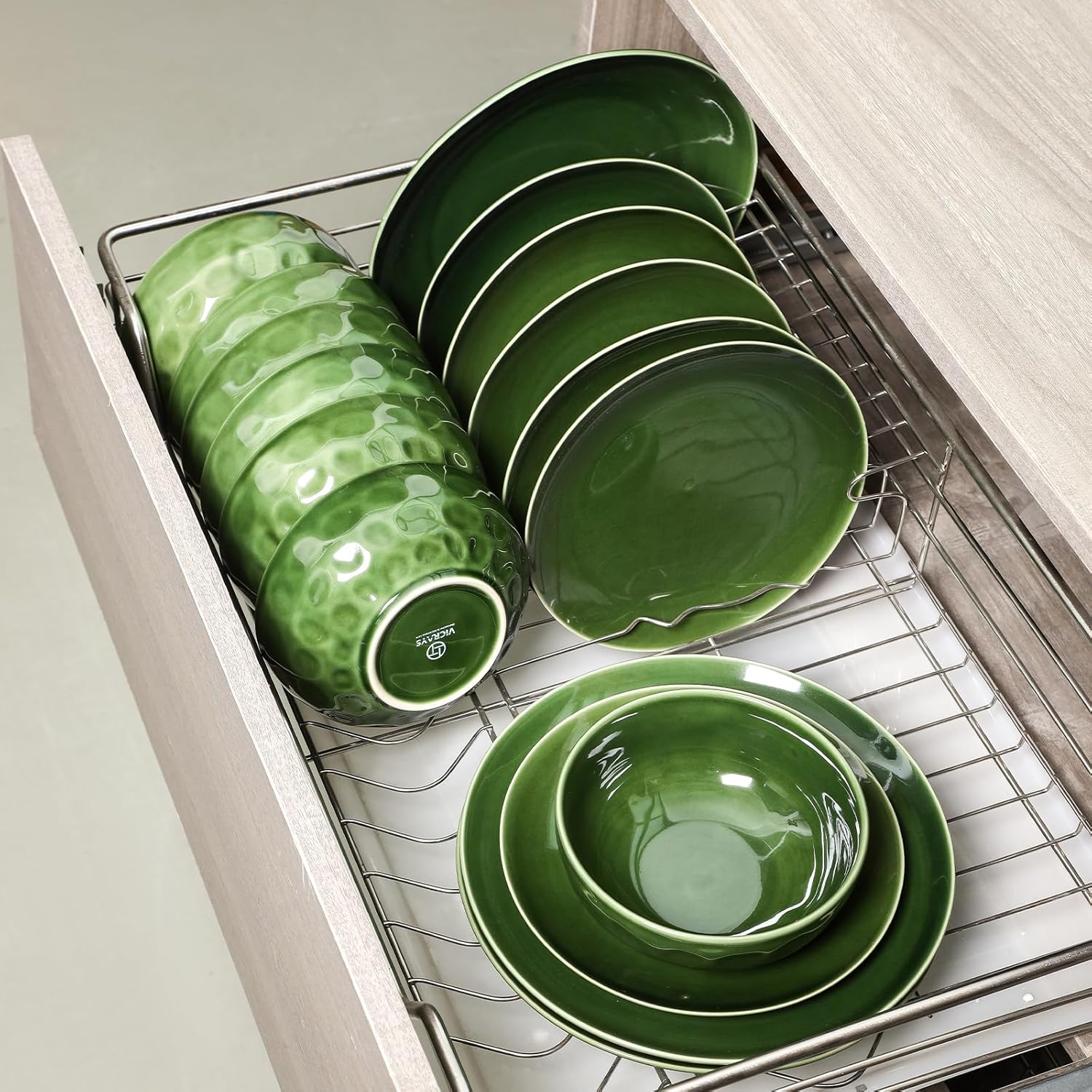 vicrays Ceramic Round Plates Set of 6 - Porcelain 10 inch Dinner Plates for Salad Dessert Appetizer Bread - Microwave Oven and Dishwasher Safe - Green