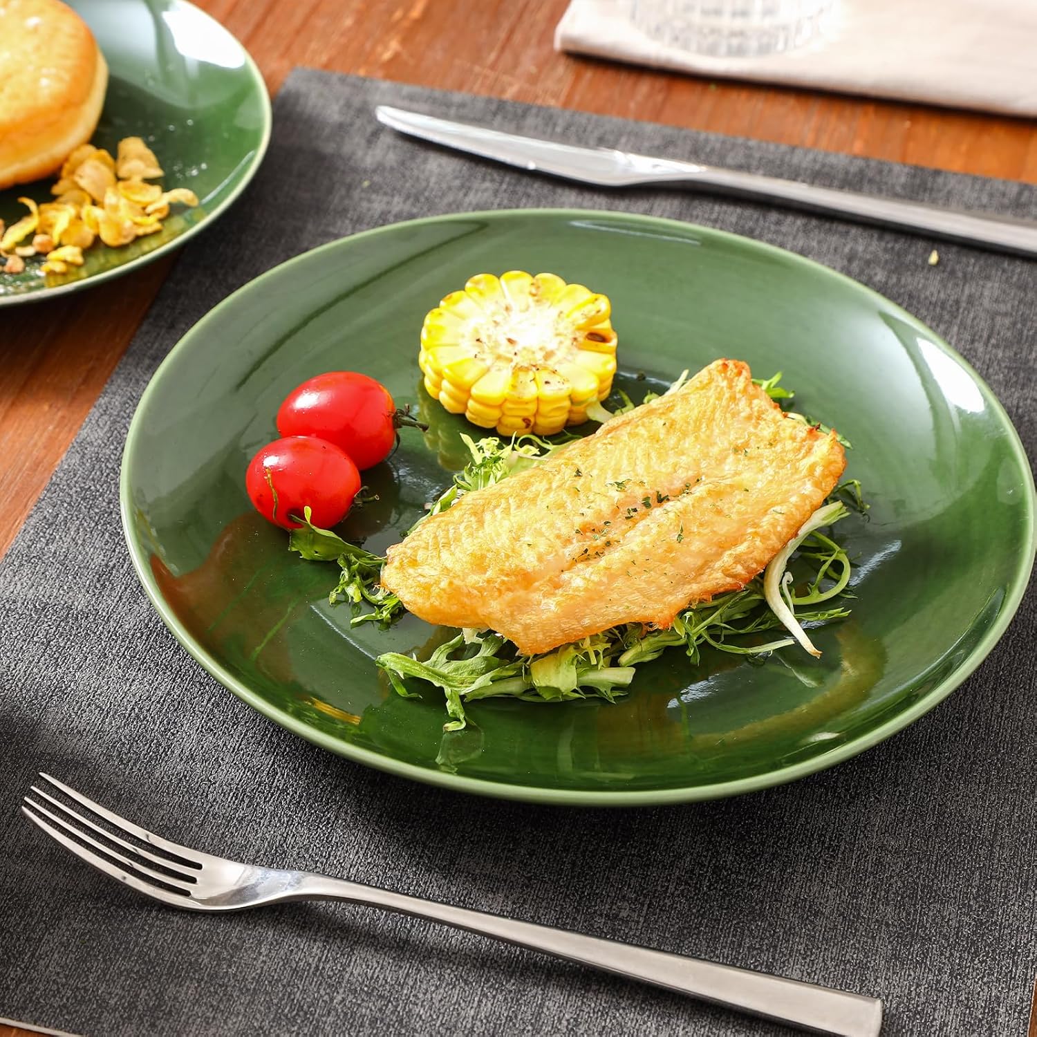 vicrays Ceramic Round Plates Set of 6 - Porcelain 8 inch Dinner Plates for Salad Dessert Appetizer Bread - Microwave Oven and Dishwasher Safe - Green