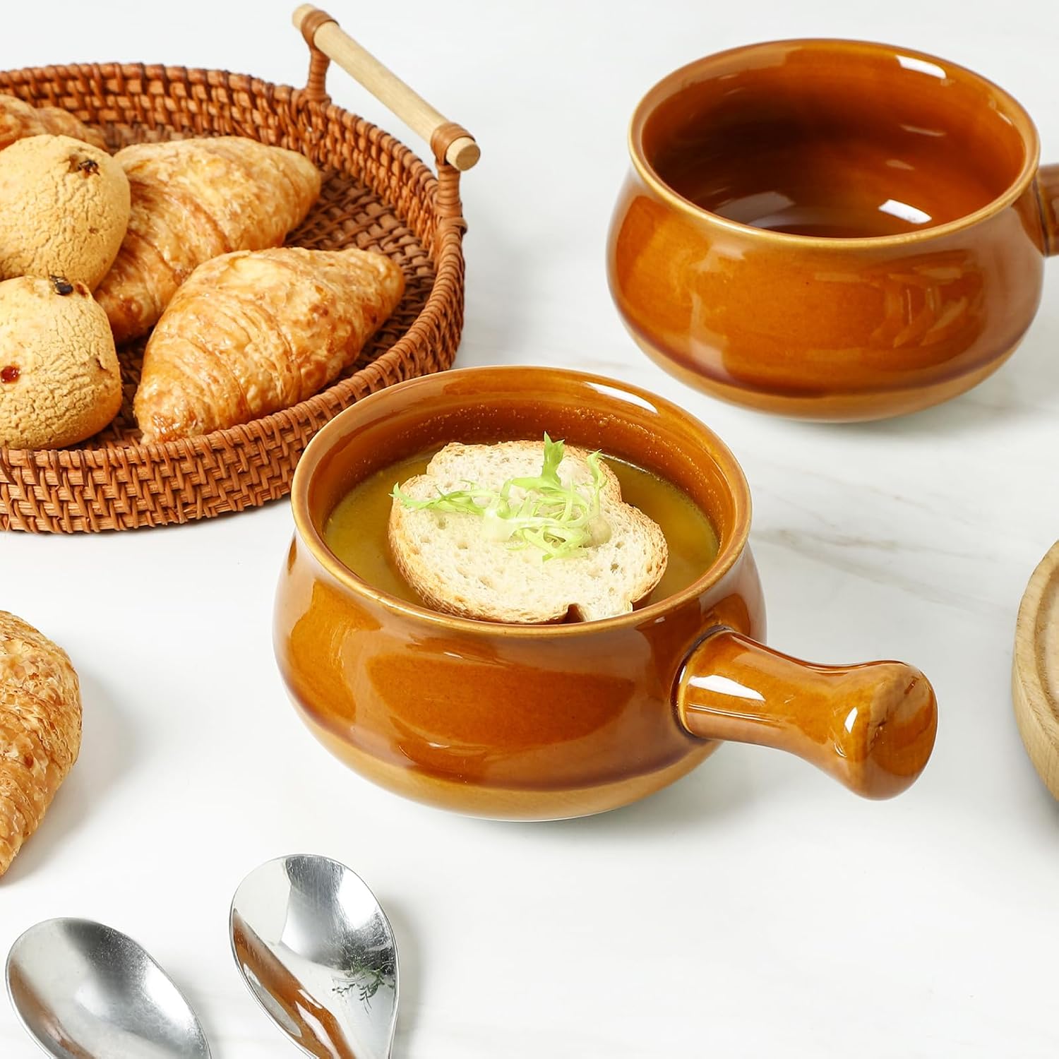 vicrays Französische Zwiebelsuppenschalen mit Griffen, 740 ml für Suppe, Chili, Gulasch, splitterfest, spülmaschinen- und mikrowellengeeignet, 4er-Set (Braun)