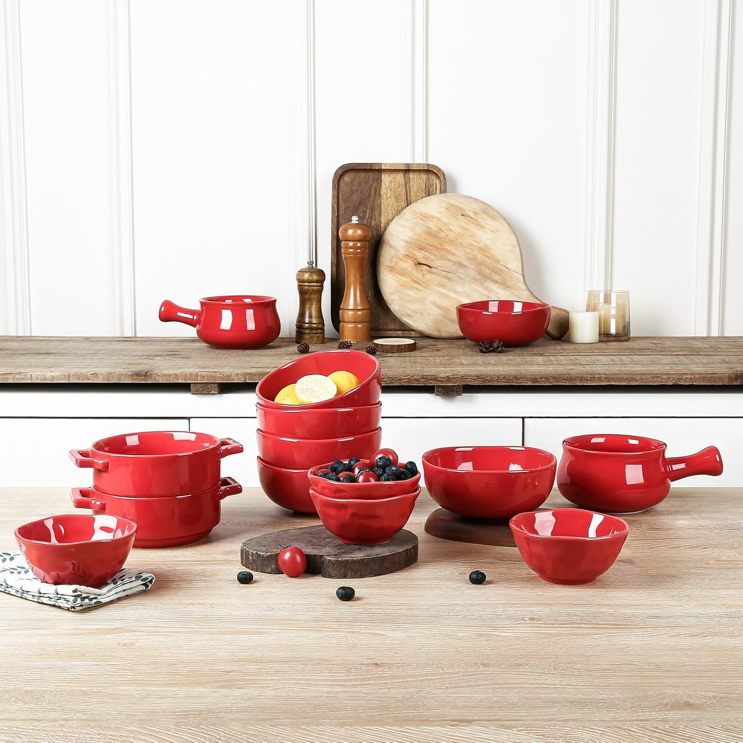 vicrays Ceramic Soup Bowls with Handles, 24 Oz Porcelain Soup Crocks for French Onion Soup, Cereal, Beef Stew, Chill, Pasta, Pot Pies, Microwave and Oven Safe, Set of 4 (Red)