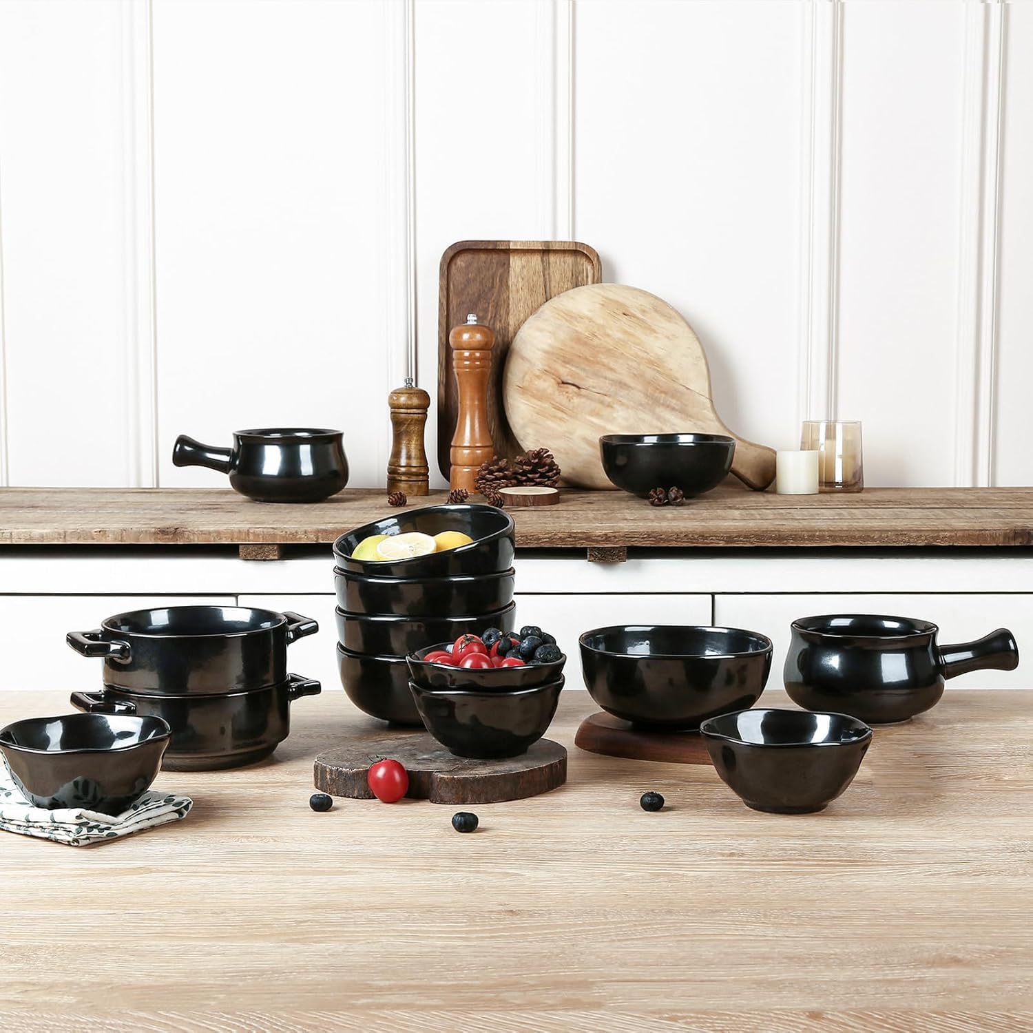 vicrays Ceramic Soup Bowls with Handles, 24 Oz Porcelain Soup Crocks for French Onion Soup, Cereal, Beef Stew, Chill, Pasta, Pot Pies, Microwave and Oven Safe, Set of 4 (Black)