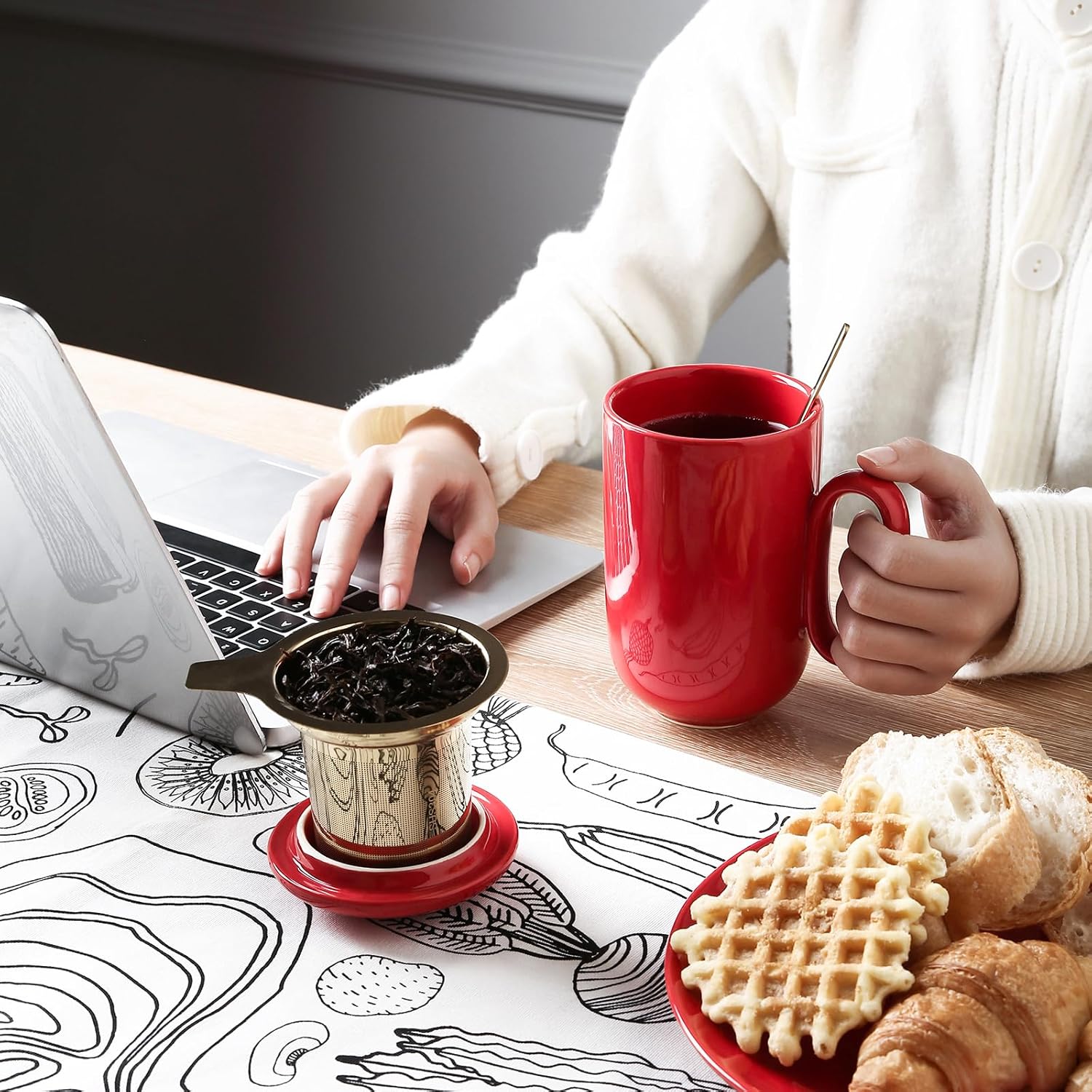vicrays Ceramic Tea Mug Infuser - Large Cup 16 oz Hot Loose Steeping Handle Teacup with Leaf Infuser Spoon Lid - Tall Glazed Strainer Coffee Mug Microwave Safe - Red
