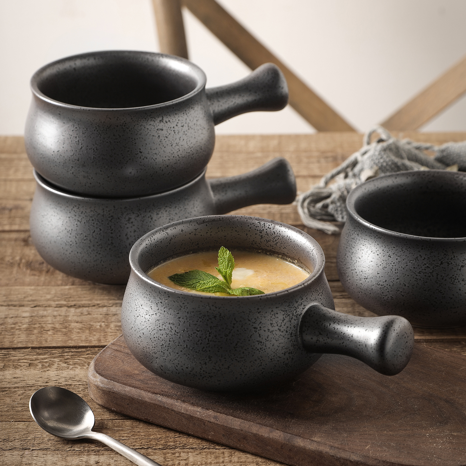 https://www.vicrays.com/wp-content/uploads/2022/03/6-black-soup-bowls-with-handle.jpg